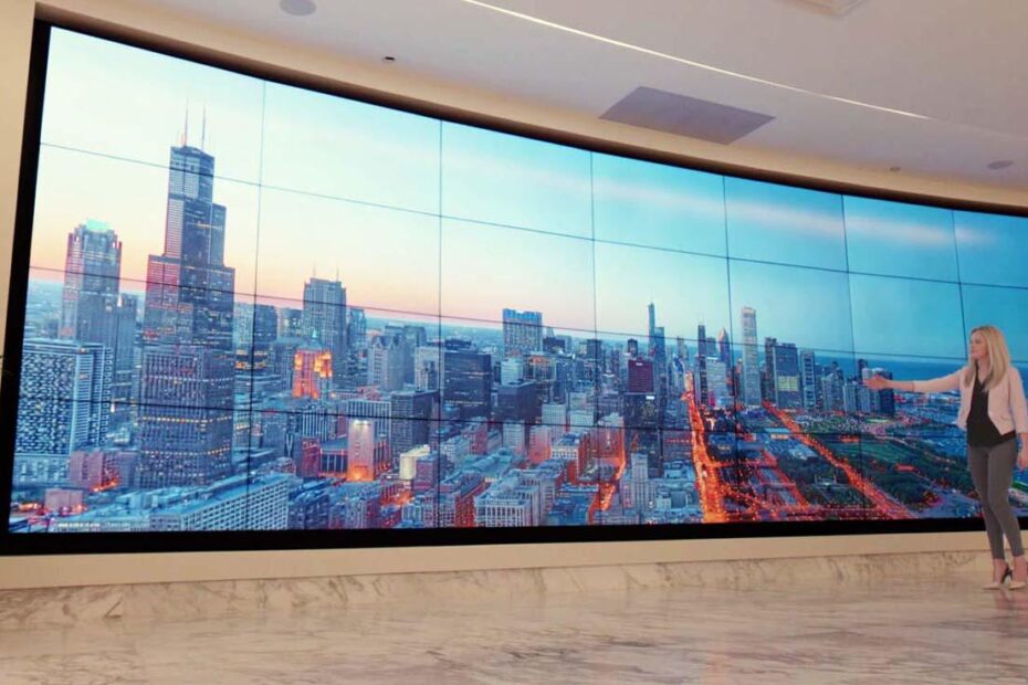 ​​Is a Curved LED Video Wall Worth the Extra Cost (2025 Setup & Pricing Guide)